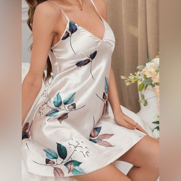 Pink Silk Floral Women’s Nightgown - Picture 2 of 3